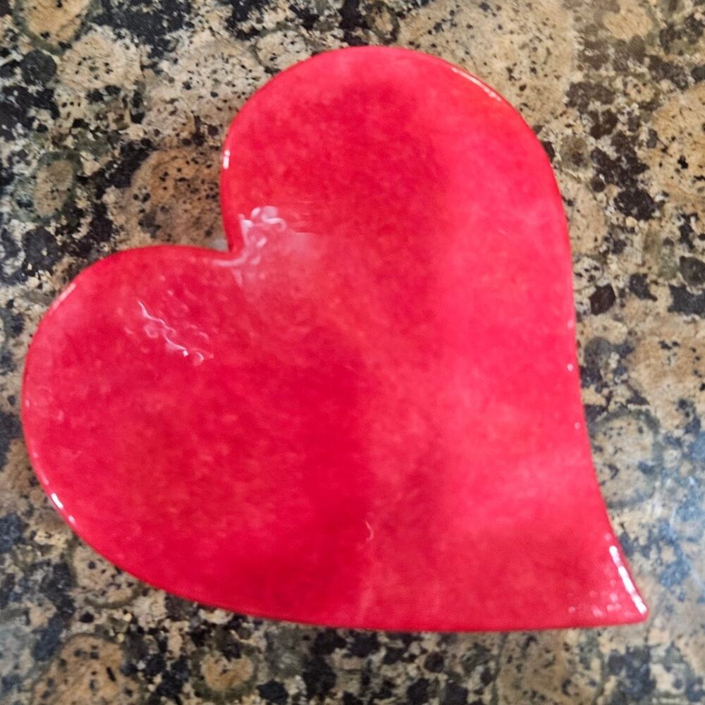 Volterra Alabaster Red heart box swivel lid Italy 5x5x1.25"
